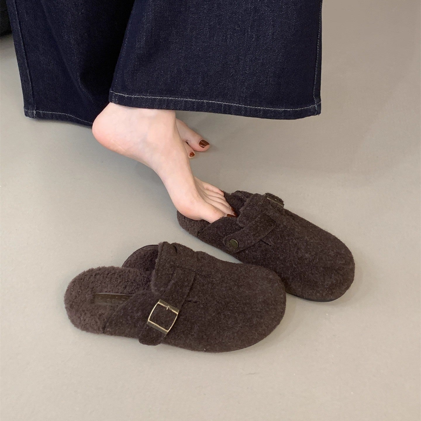 Damen Clogs aus hochwertigem Wollfilz mit dekorativen Schnallenapplikationen R&B