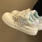 Damen Sneakers mit verspieltem Herz-Design und komfortablem Fußbett
