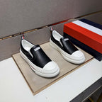 Damen Komfortable Slip-On Sneakers mit modischem Design und raffiniertem Sohlenprofil R&B
