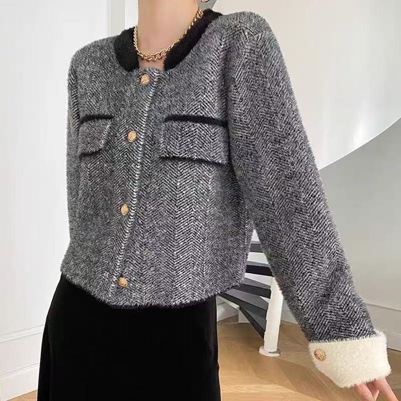 Damen Modischer Strickjacke mit Struktur und eleganten Knopfdetails
