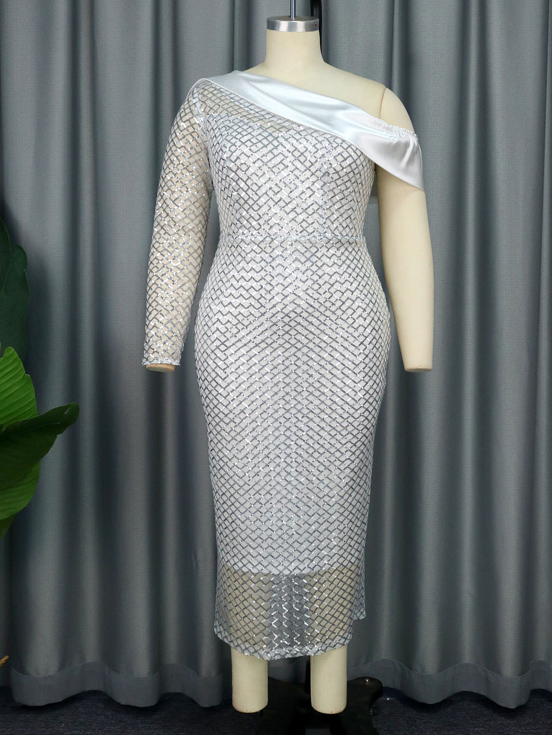 Damen Glamouröses Abendkleid mit asymmetrischem Ausschnitt R&B