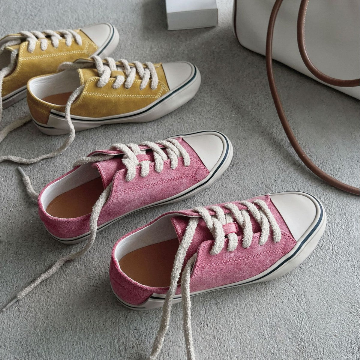 Damen Freizeit-Sneaker mit weichem Veloursleder und dicker Schnürung R&B