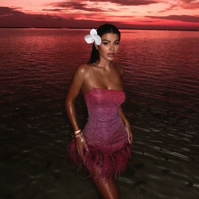 Damen Glamouröses Rüschenkleid mit Spaghetti-Trägern und federförmigem Saum R&B