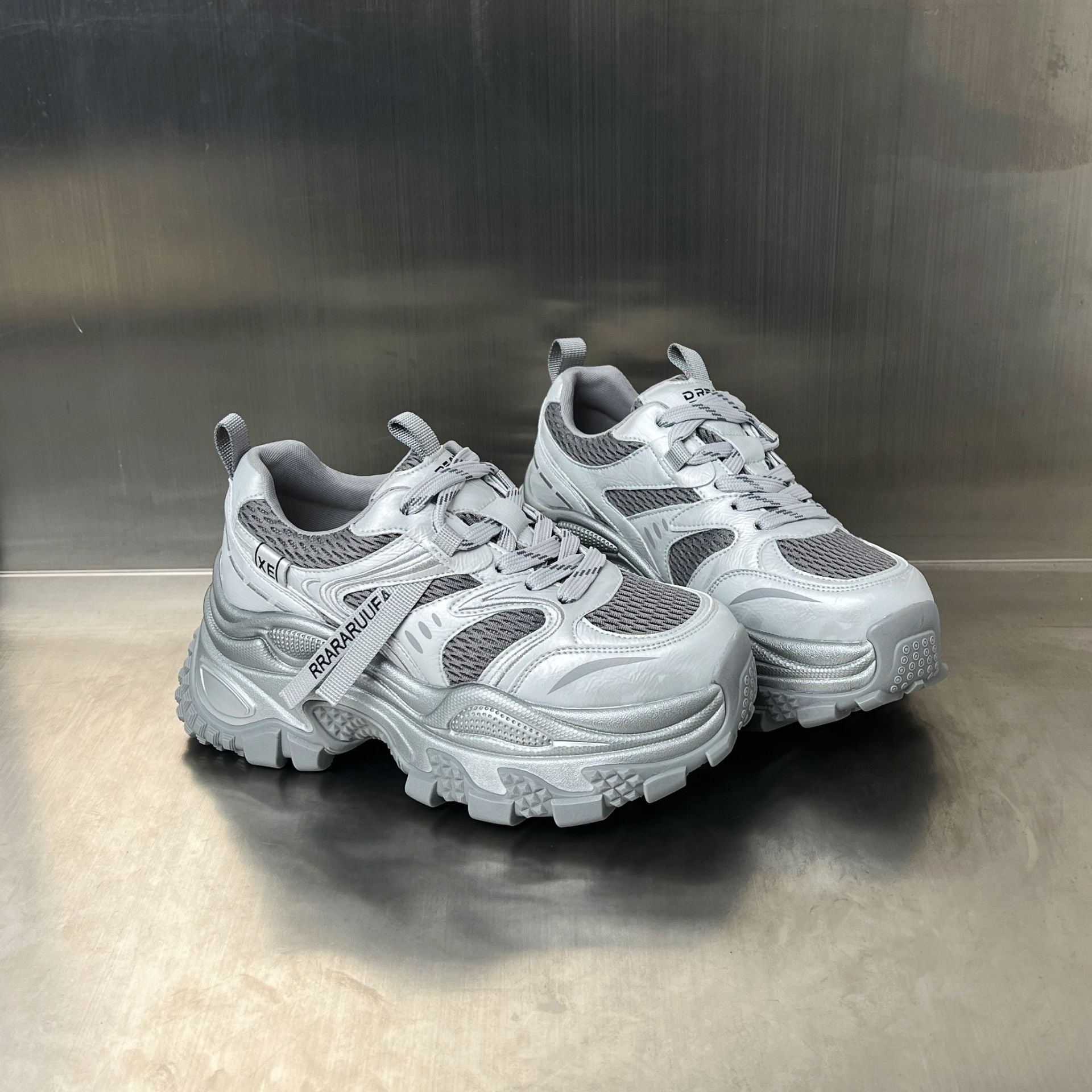 Damen Sportliche Sneakers mit extrem dämpfendem Sohlenprofil und atmungsaktiver Oberflächenstruktur R&B