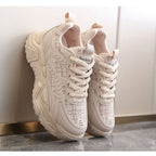 Damen Modische und bequeme Chunky Sneakers mit atmungsaktiver Oberflächenstruktur