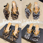 Damen Elegante Slingback Sandaletten mit tierischem Muster und Schmuckdetails R&B