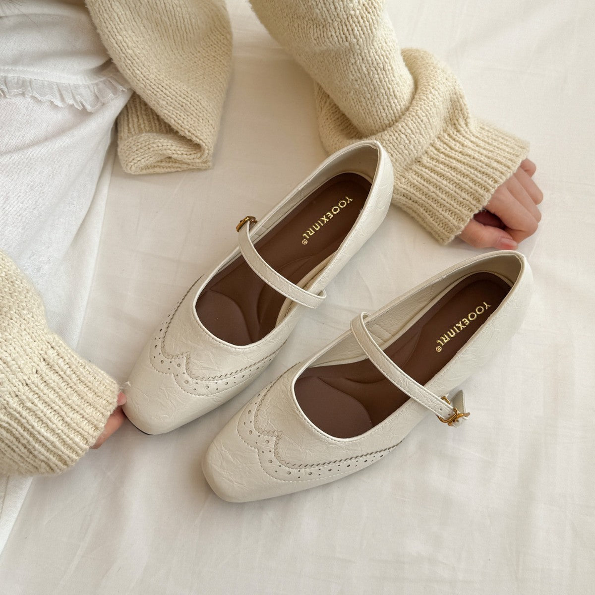 Damen elegante Ballerinas mit verstellbarem Riemen und feiner Brogue-Prägung R&B