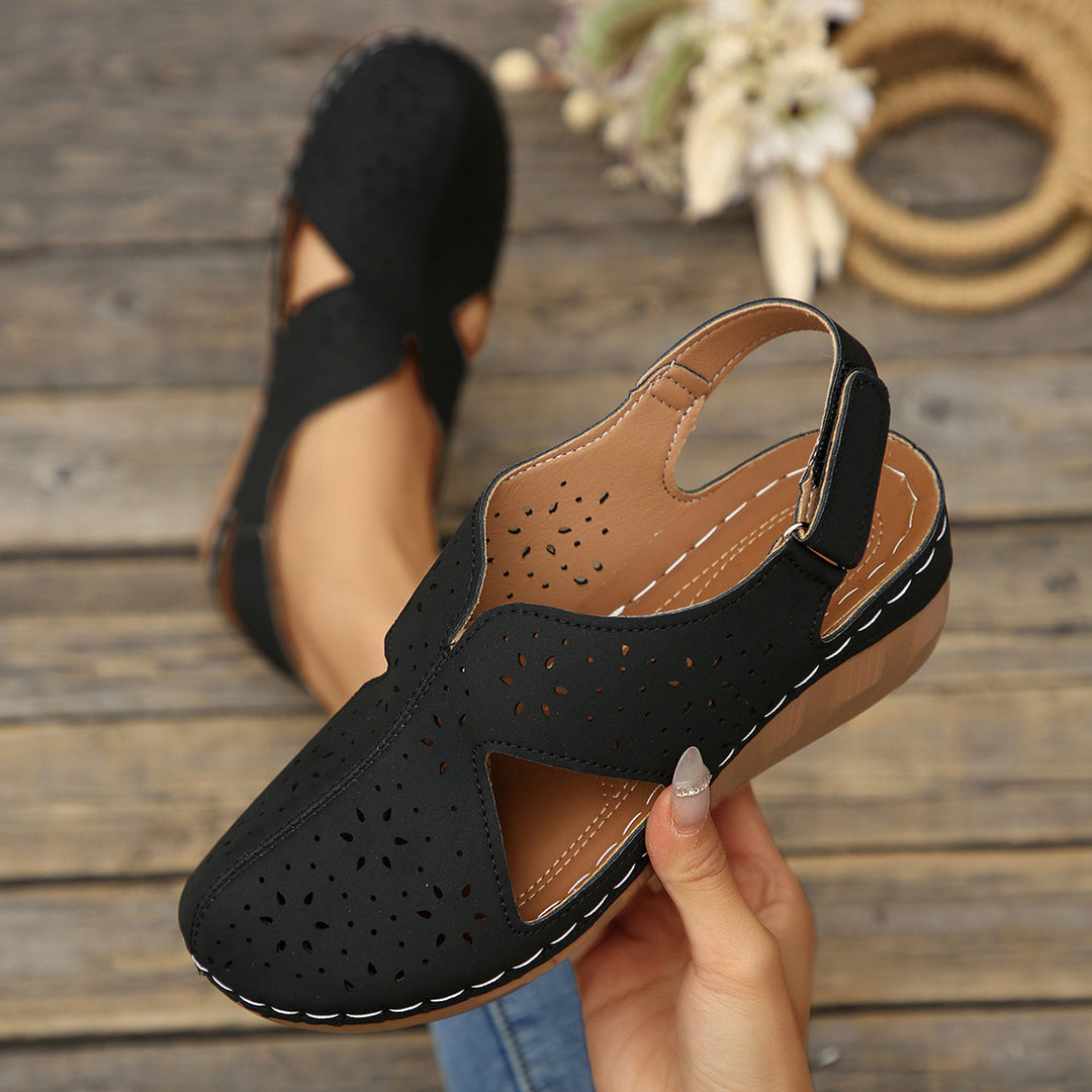 Damen Bequeme und elegante Sandalen mit luftigen Ausschnitten R&B