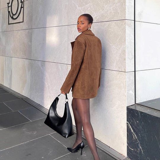 Damen Designer-Sakko mit tiefem V-Ausschnitt und modernen Details R&B