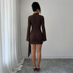 Damen nan figurbetontes Strick-Minikleid mit Stehkragen, Trompetenärmeln und seitlichem Drapé mit Zierring R&B