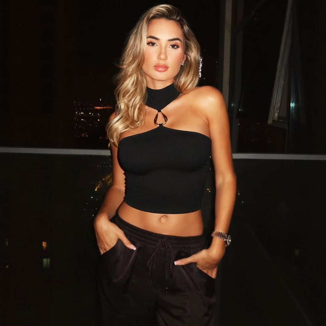 Damen Sportliches Crop-Top mit geschmackvollem Choker und dekorativem Detail R&B