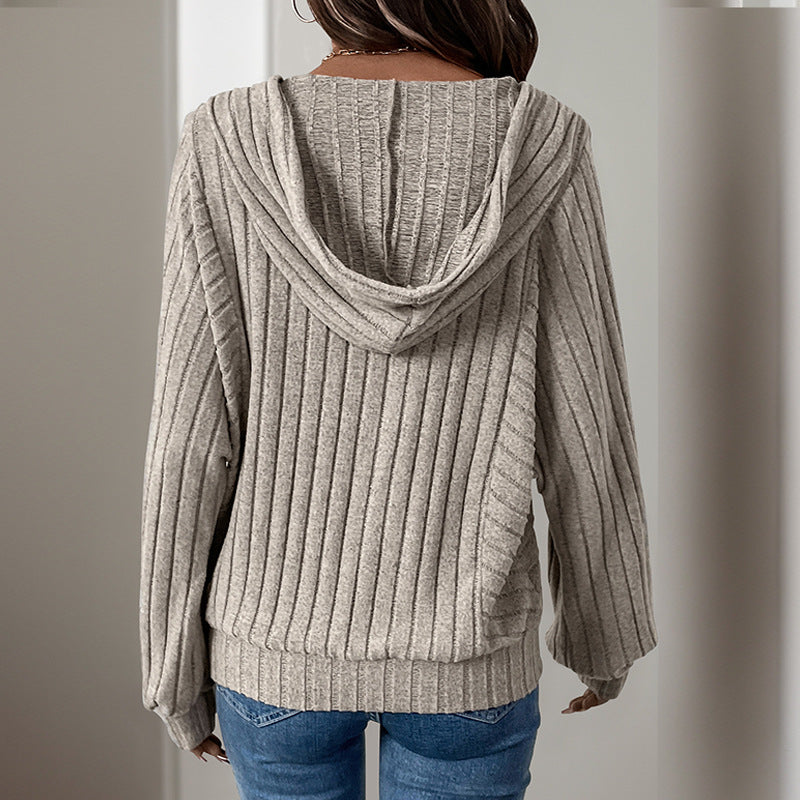 Damen Strickpullover mit Kapuze und Knopfdetail R&B