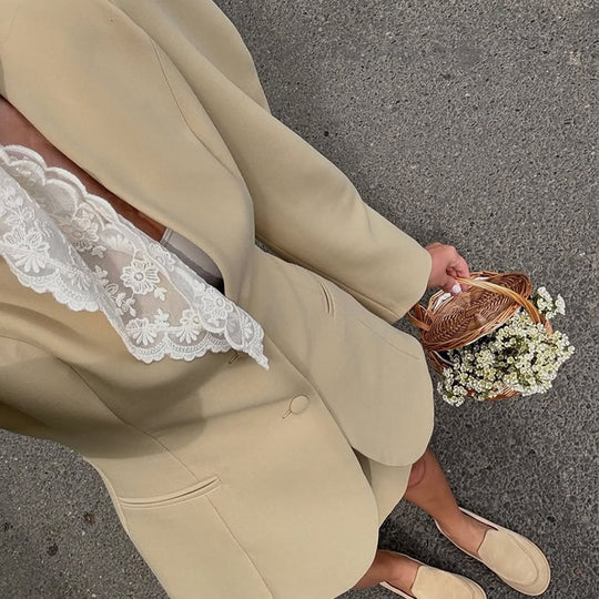 Damen modisches Blazer-Kleid mit hochgeschlossenem Kragen und Rüschendetails R&B