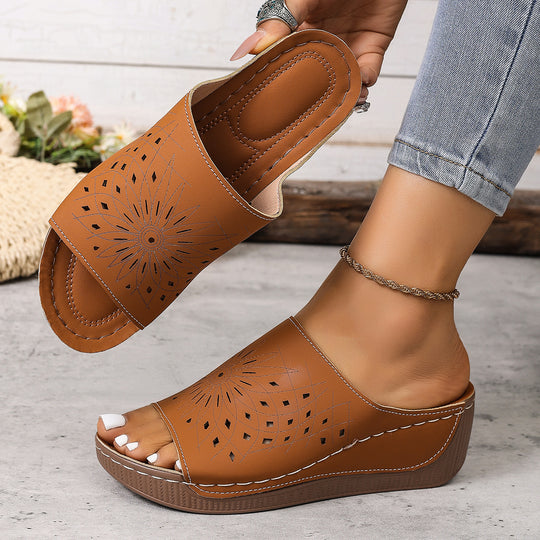 Damen Elegante und bequeme Wedge-Pantoletten mit dekorativem Lochmuster R&B