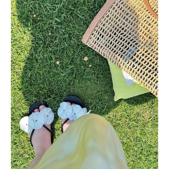 Damen Zehentrenner-Sandalen mit floralen Akzenten und ergonomischem Fußbett R&B