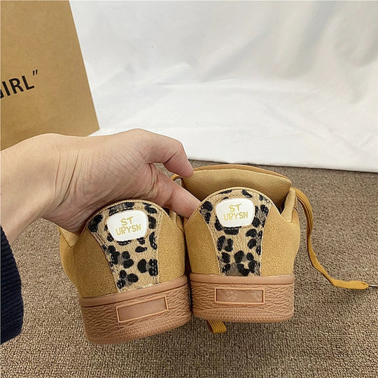 Damen Sneakers aus hochwertigem Wildleder mit bequemen Schnürsystem R&B