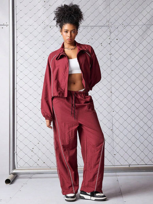 Damen modische Windbreaker-Jacke im lässigen Schnitt mit elastischen Details und hohem Kragen R&B
