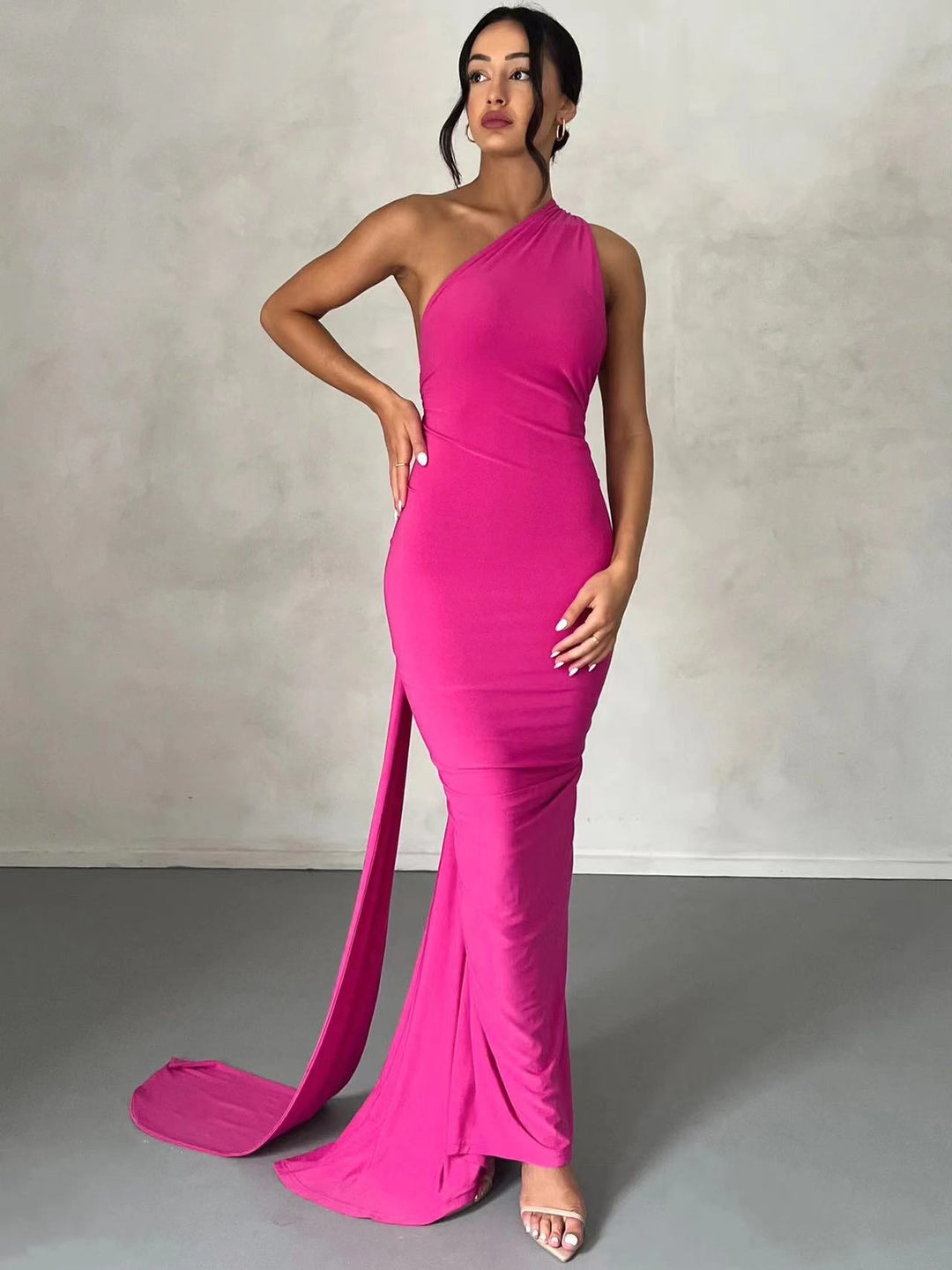 Damen Elegantes Wickelkleid mit asymmetrischem Saum und figurbetontem Schnitt R&B