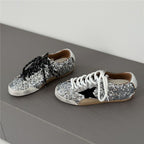 Damen Sneakers mit glitzerndem Design und kontrastierenden Schnürsenkeln R&B