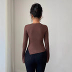 Damen nan figurbetontes Langarmshirt mit Schlüsselloch und Ringapplikation R&B