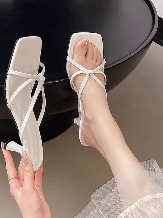 Damen Elegante Mules mit raffinierter Riemenführung und bequemem Absatz R&B