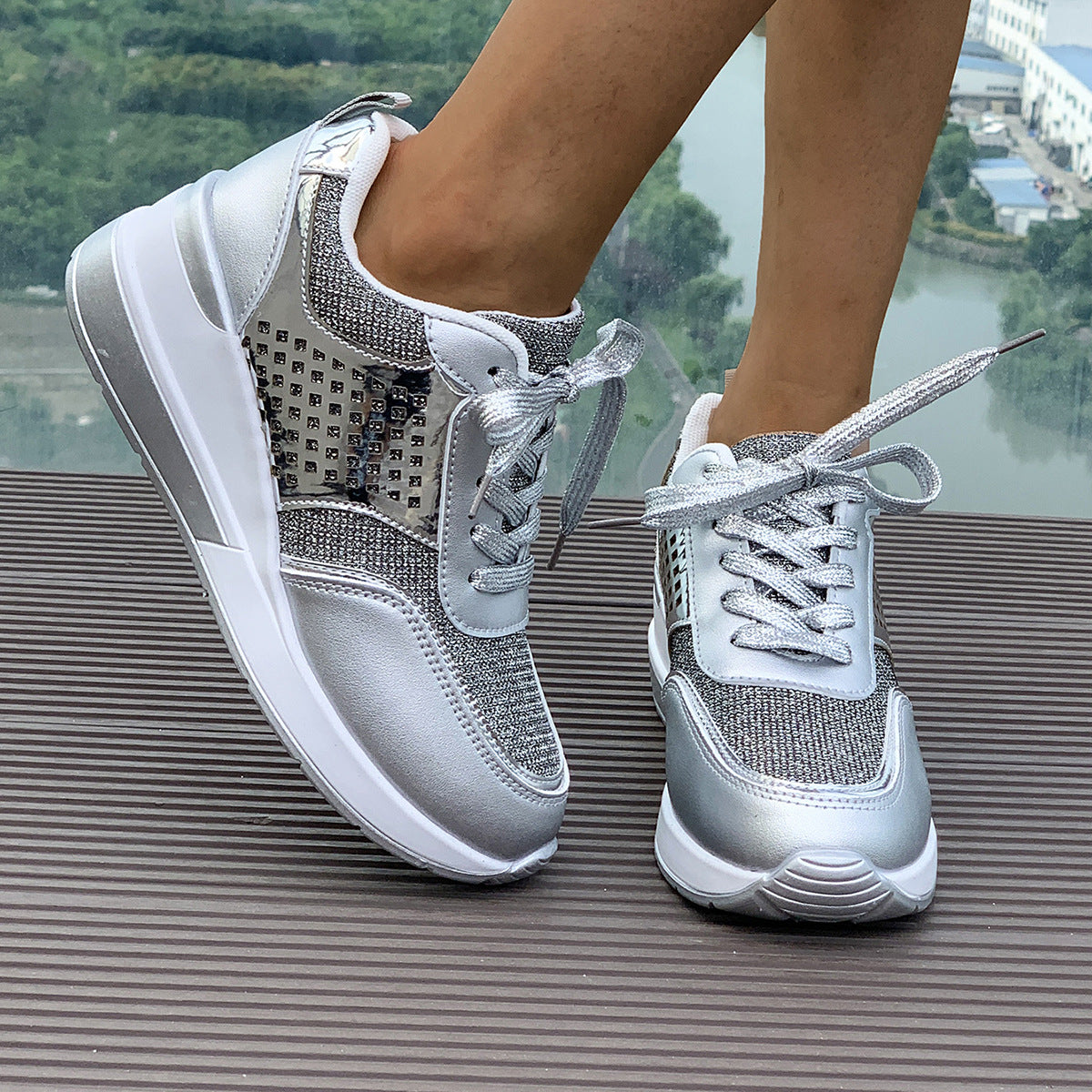 Damen Sportliche Sneakers mit modischem Metallic-Design und atmungsaktiven Einsätzen R&B