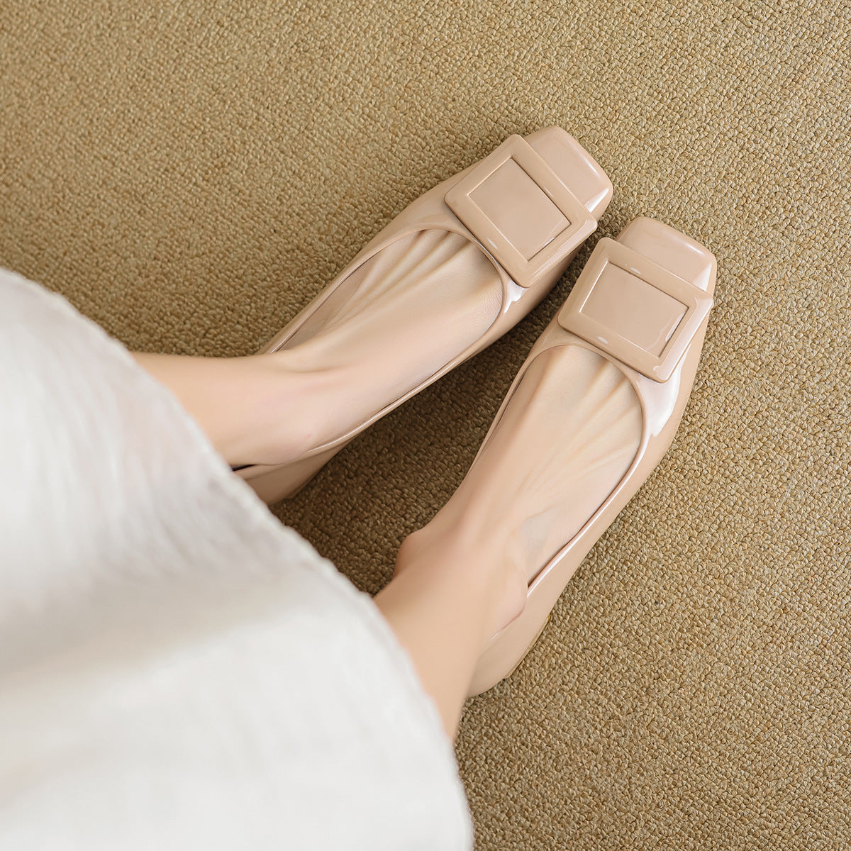 Damen elegante Blockabsatzpumps mit modernem Schnallenakzent