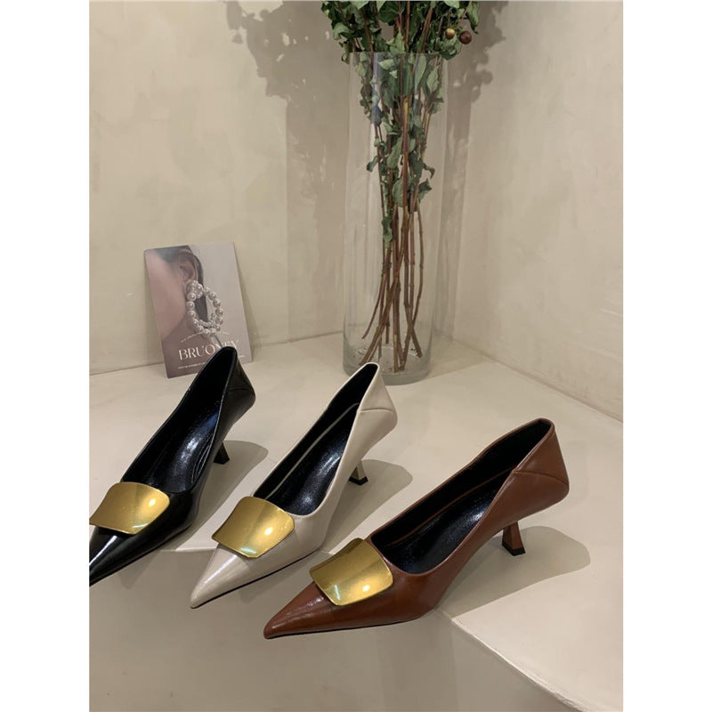 Damen spitze Pumps mit metallic-beschichtetem Akzent und disturbierter Absatzhöhe R&B