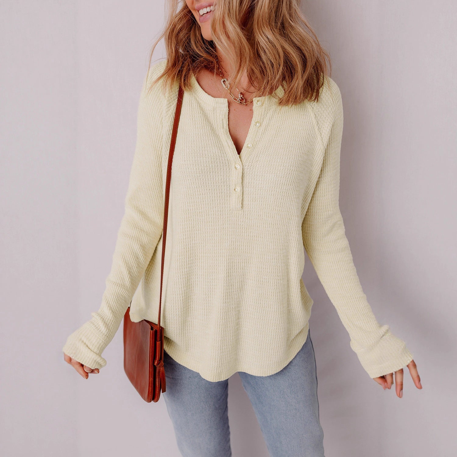 Damen lässiger Henley-Pullover aus strukturiertem Material R&B