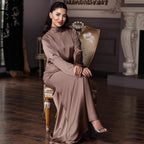 Damen Elegantes bodenlanges Kleid mit hochgeschlossenem Kragen und fließendem Schnitt R&B