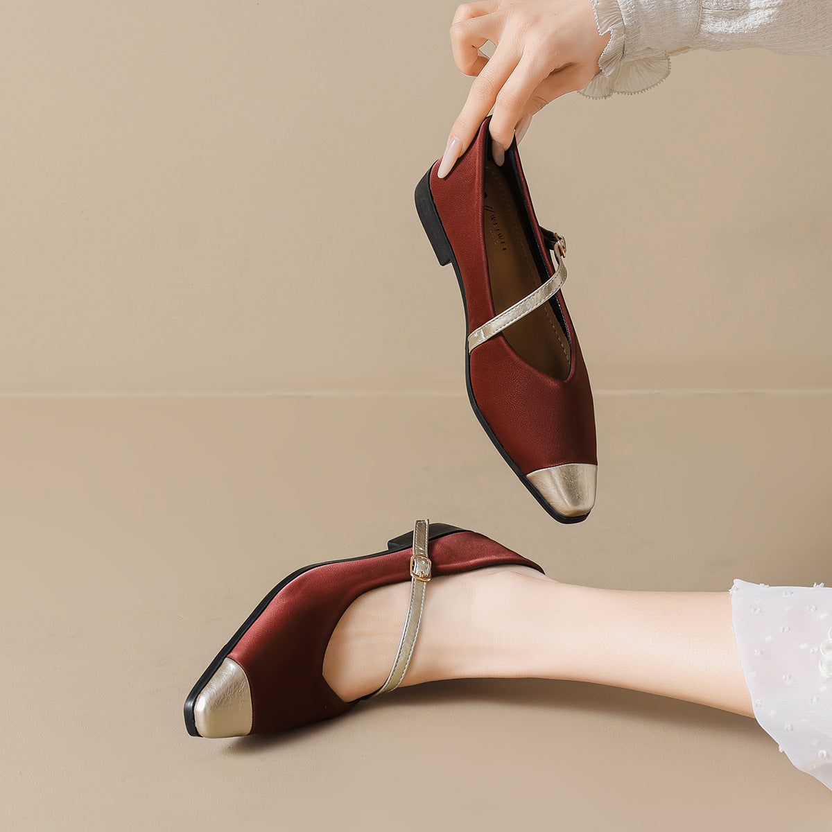 Damen Ballerinas mit modischem Riemchen und eleganter Metallspitze