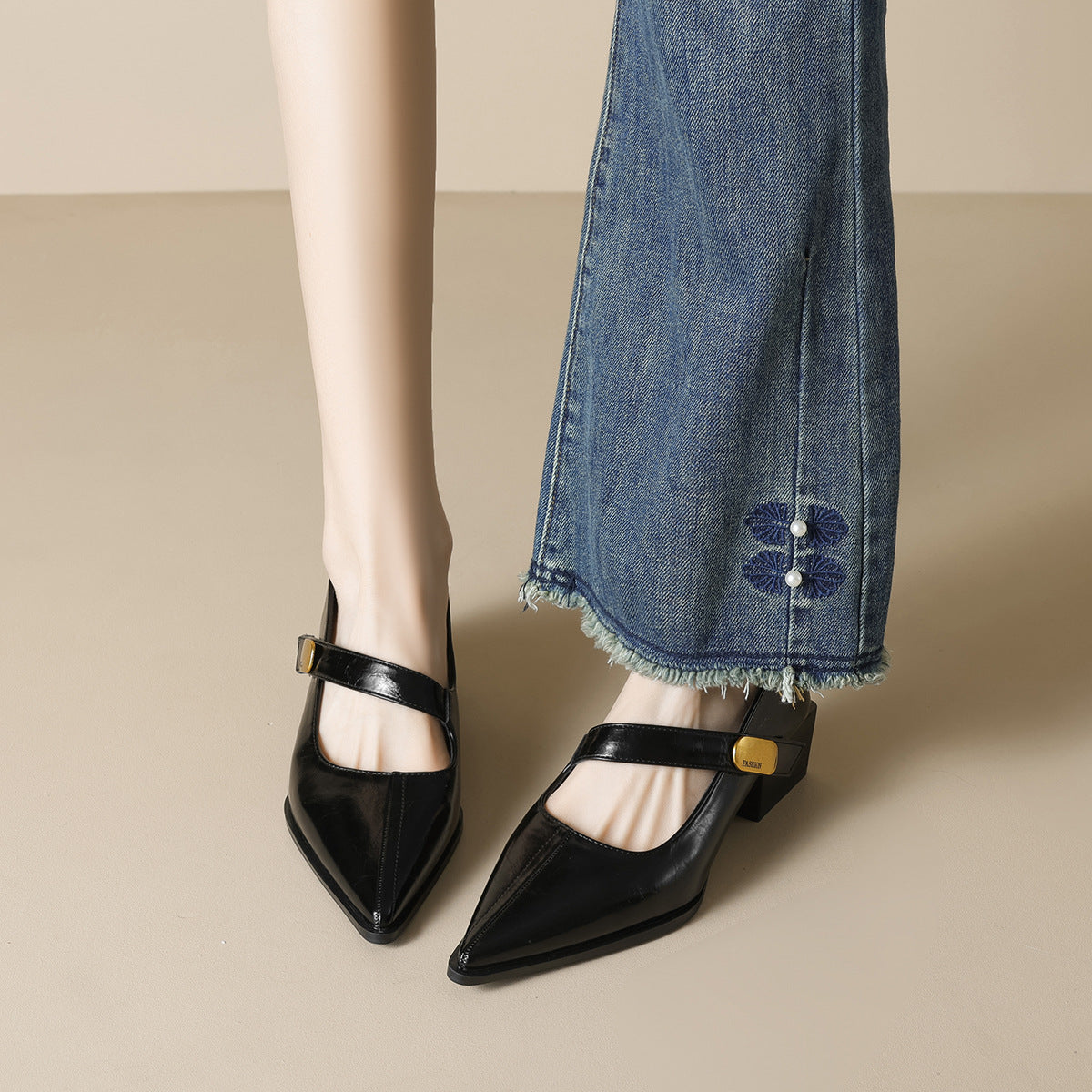 Damen modische Slingback-Pumps mit eleganter Riemenverzierung