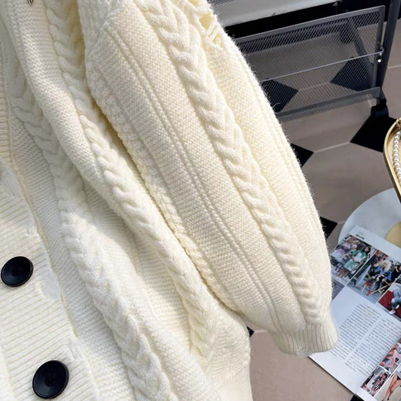Damen Grobstrick-Kardigan mit tiefem V-Ausschnitt und Knopfdetails R&B