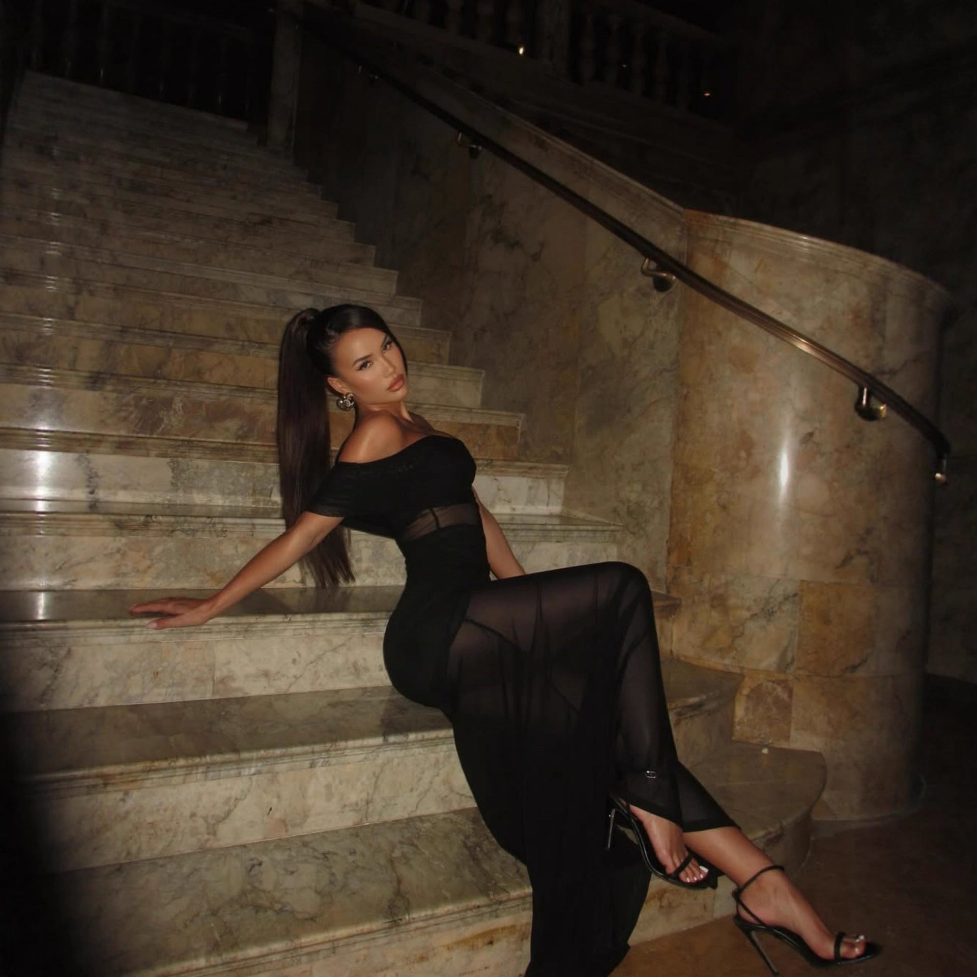 Damen Off-Shoulder Maxikleid mit transparenten Elemente und Raffung R&B