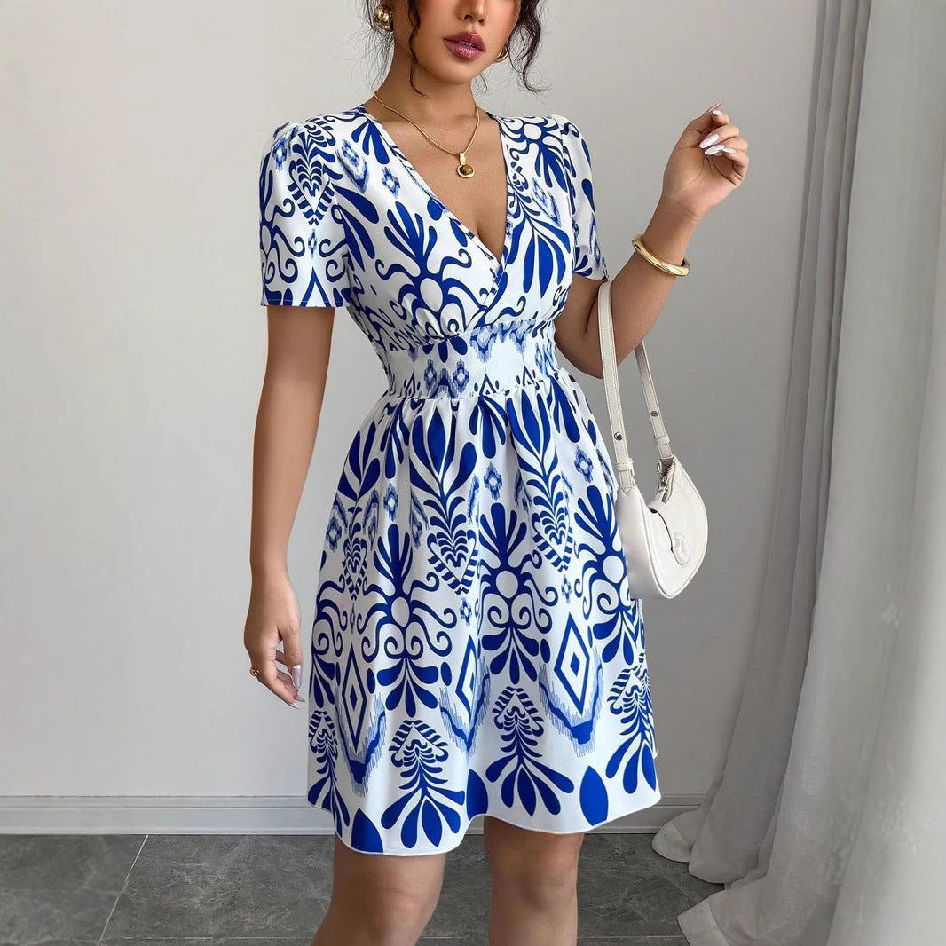 Damen Minikleid mit verspieltem A-Linien Schnitt und floralen Mustern