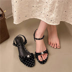 Damen offene Riemensandalen mit Polka-Dot-Muster und dekorativem Schmuckdetail R&B