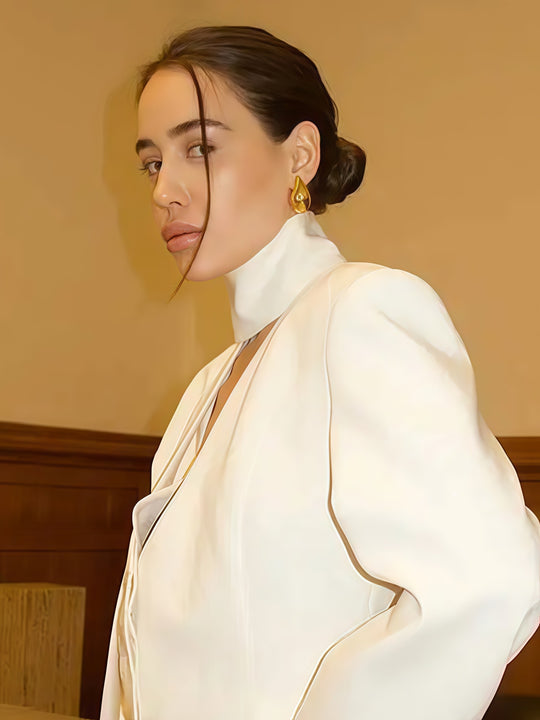 Damen Elegante gestreifte Bluse mit schmeichelndem V-Ausschnitt und schmalem Gürtel R&B