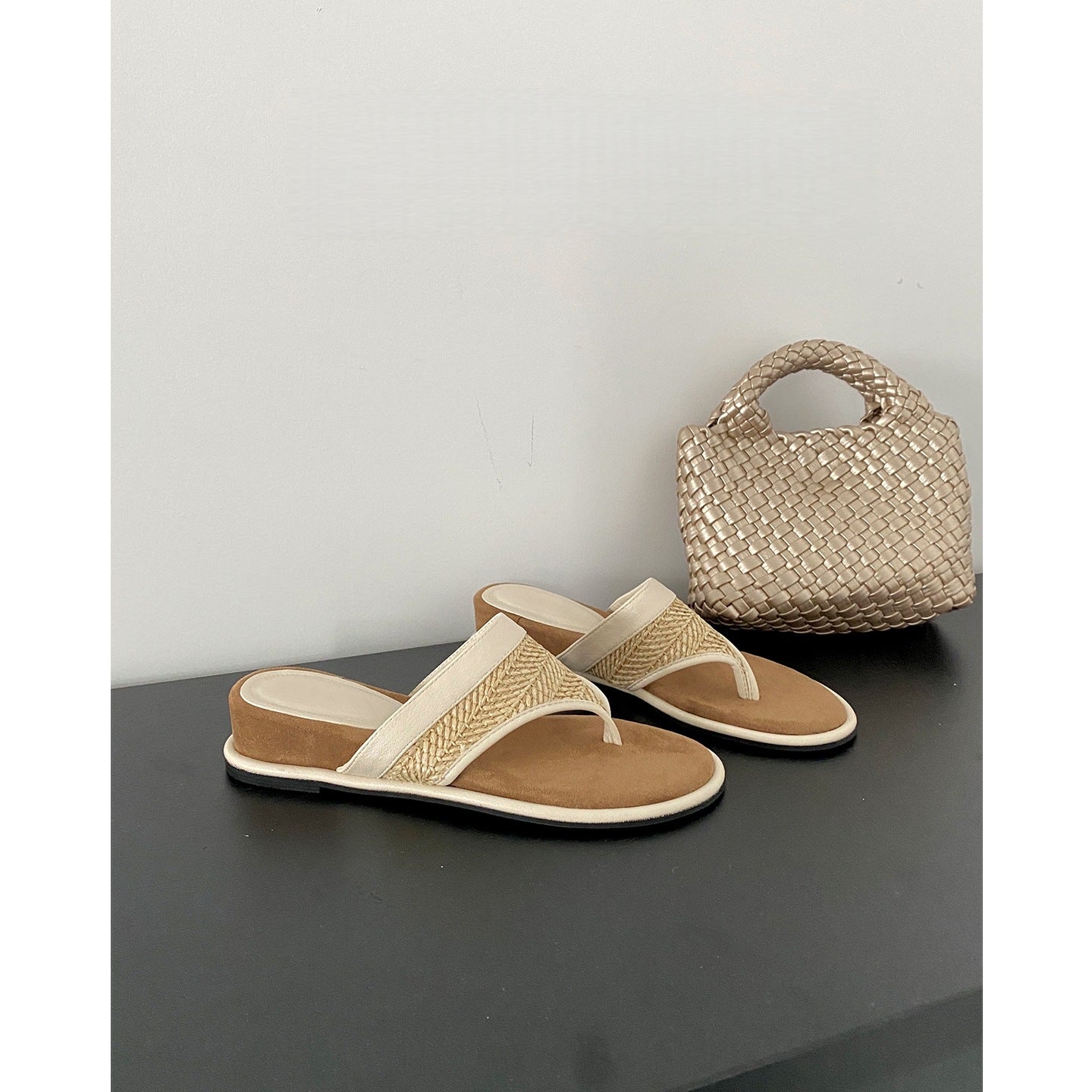Damen modische Sommerschlappen mit geflochtenem Riemen und ergonomischer Sohle R&B