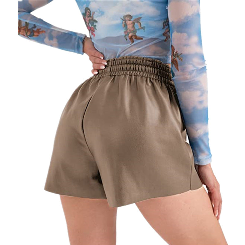 Damen lässige Shorts aus innovativem Kunstleder mit elastischem Bund und praktischen Knopfdetails R&B