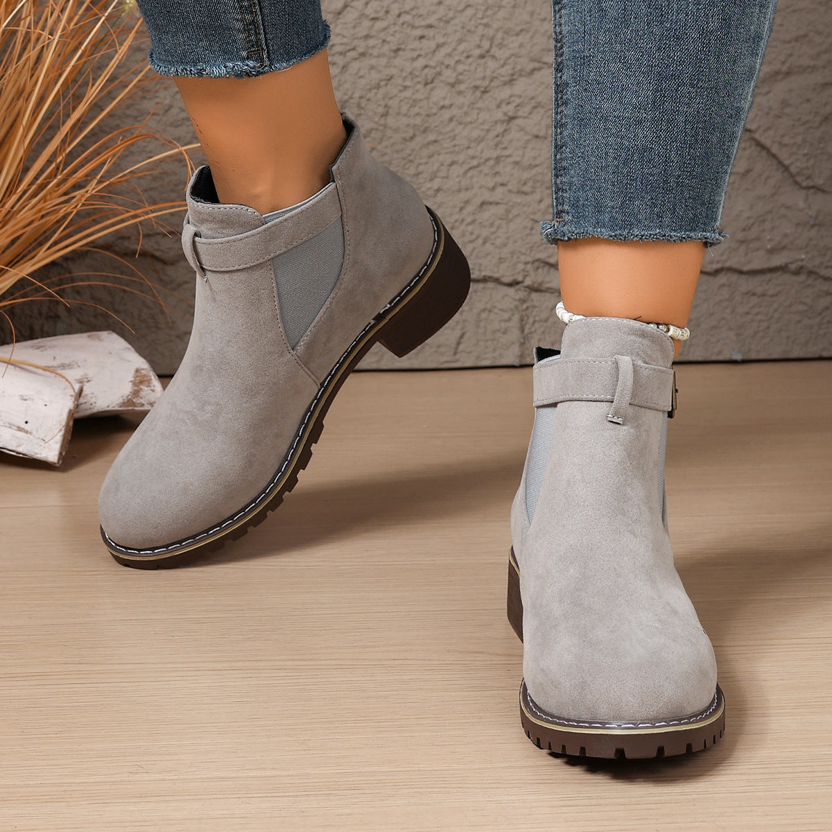 Schicke Stiefeletten mit Schnallenriemen und Blockabsatz R&B R&B