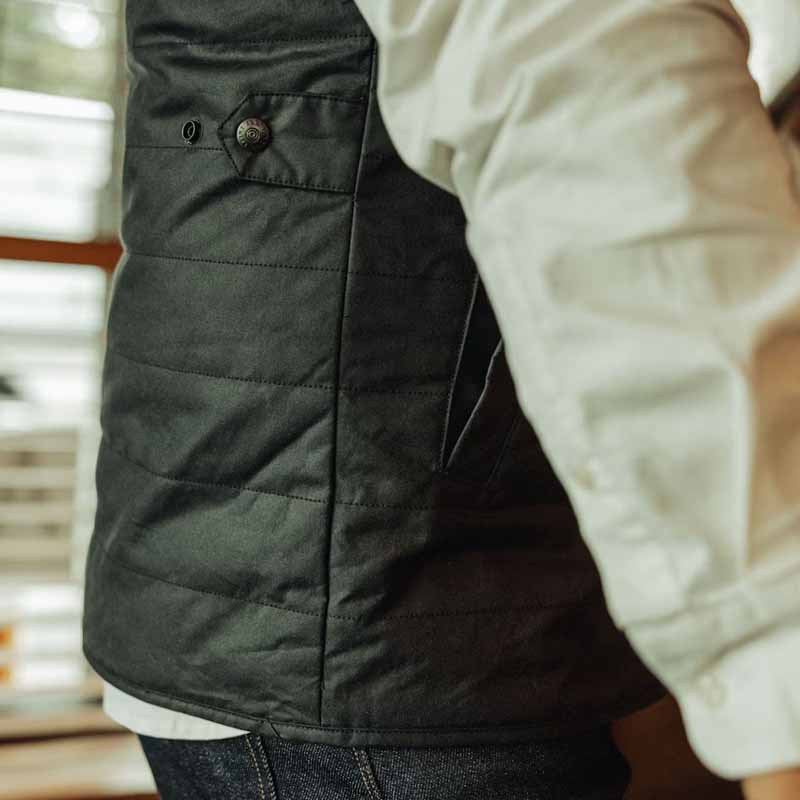 Herren gesteppte Weste mit modernem Schnitt und funktionalen Taschen