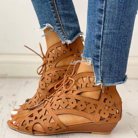 Damen Kunstleder-Sandalen mit Cut-Out-Design und Schnürung R&B