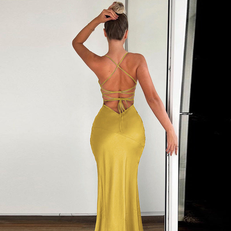 Damen Elegantes und figurbetontes Abendkleid mit seidigem Stoff und hohem Schlitz R&B