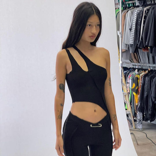 Damen asymmetrischer Jumpsuit mit modischem Cut-Out und eleganter Taillierung R&B