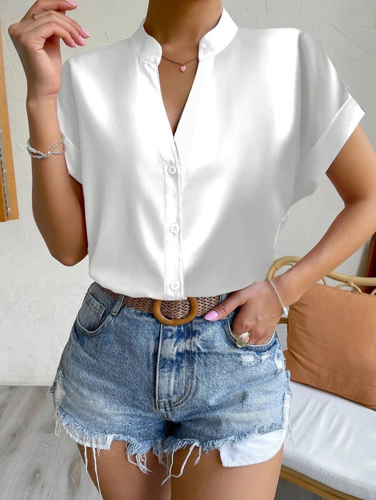 Damen Elegante Kurzarmbluse mit Stehkragen und subtilen Knopfdetails R&B