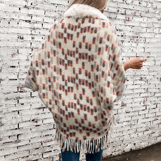 Damen eleganter Poncho mit luxuriösem Kunstfellkragen und Fransen R&B