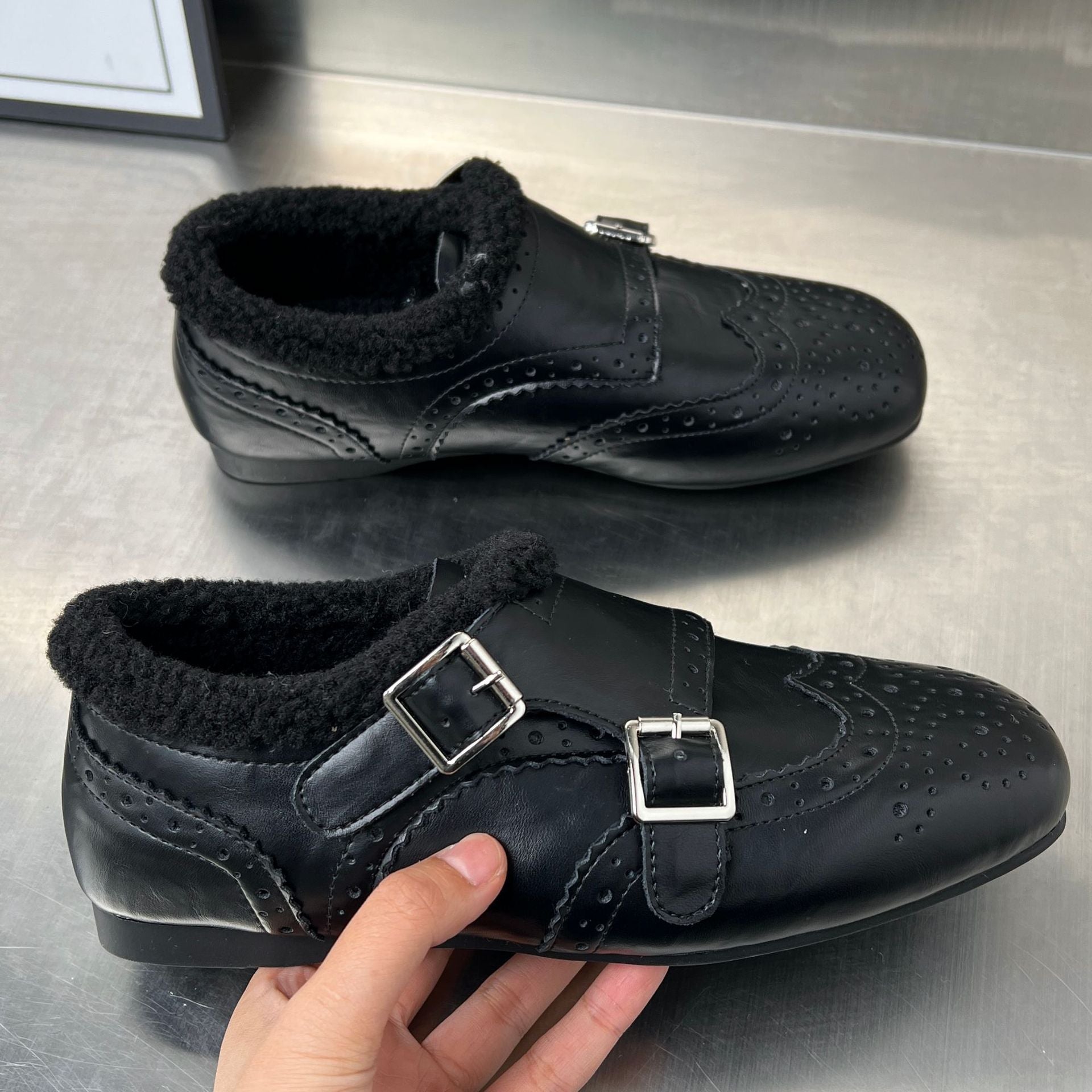 Damen elegante Mokassins mit modischen Schnallen und weichem Innenfutter R&B