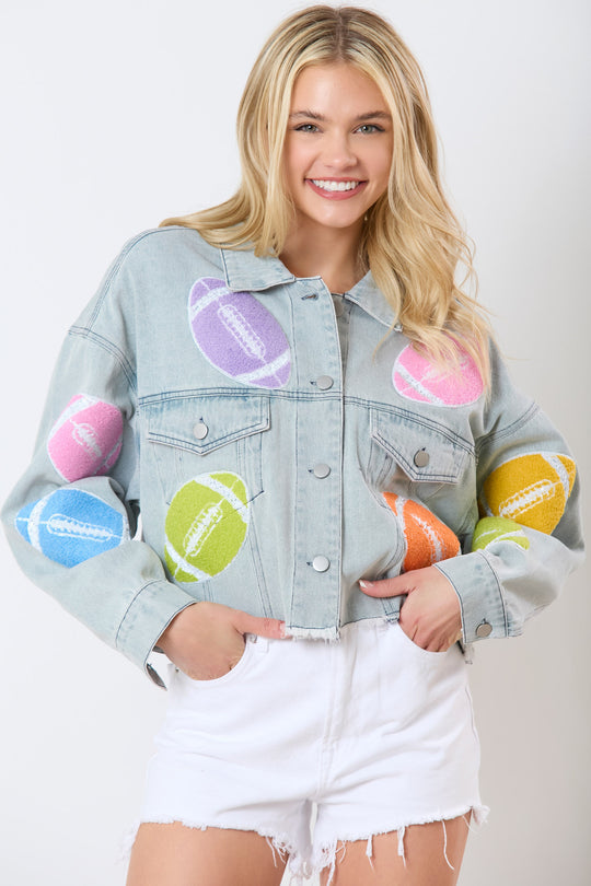 Damen cropped Jeansjacke mit bunten Football-Patches und lässigem Schnitt R&B