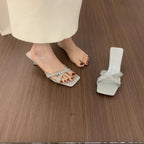 Damen Offene Mules mit dekorativen Riemen und komfortablem Absatz R&B