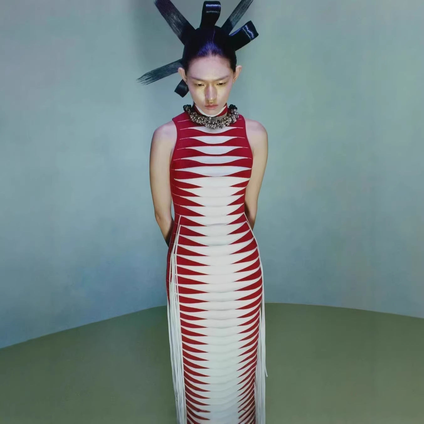 Damen körperbetontes Maxikleid mit Fransen und grafischem Design R&B